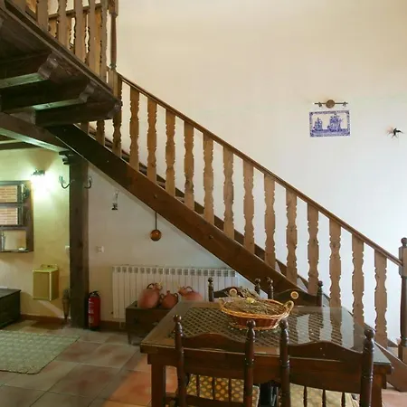 Vakantiehuis One Bedroom House With Jacuzzi Enclosed Garden And Wifi At Mingorría