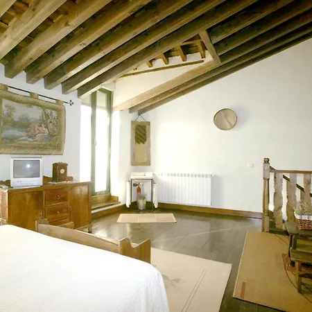 Vakantiehuis One Bedroom House With Jacuzzi Enclosed Garden And Wifi At Mingorría