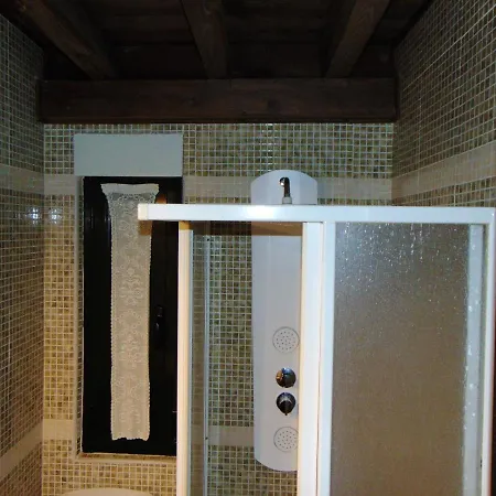 One Bedroom House With Jacuzzi Enclosed Garden And Wifi At
