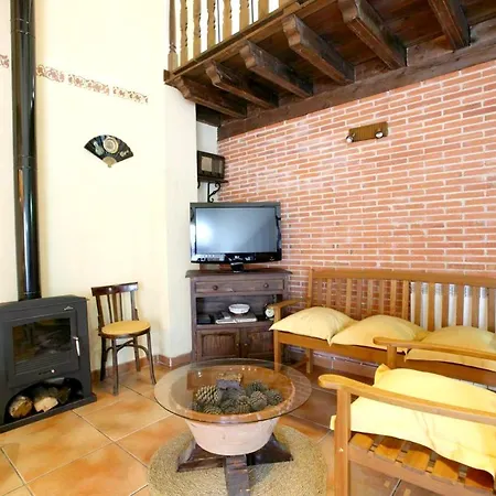 One Bedroom House With Jacuzzi Enclosed Garden And Wifi At *
