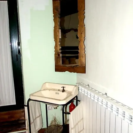 One Bedroom House With Jacuzzi Enclosed Garden And Wifi At