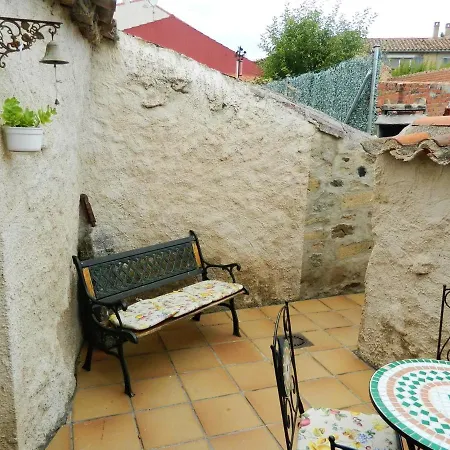 Vakantiehuis One Bedroom House With Jacuzzi Enclosed Garden And Wifi At
