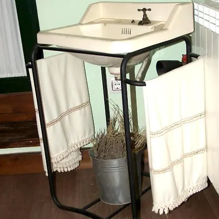 Vakantiehuis One Bedroom House With Jacuzzi Enclosed Garden And Wifi At