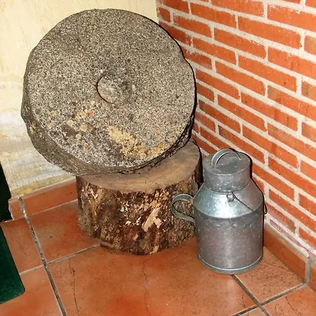 Vakantiehuis One Bedroom House With Jacuzzi Enclosed Garden And Wifi At Mingorría